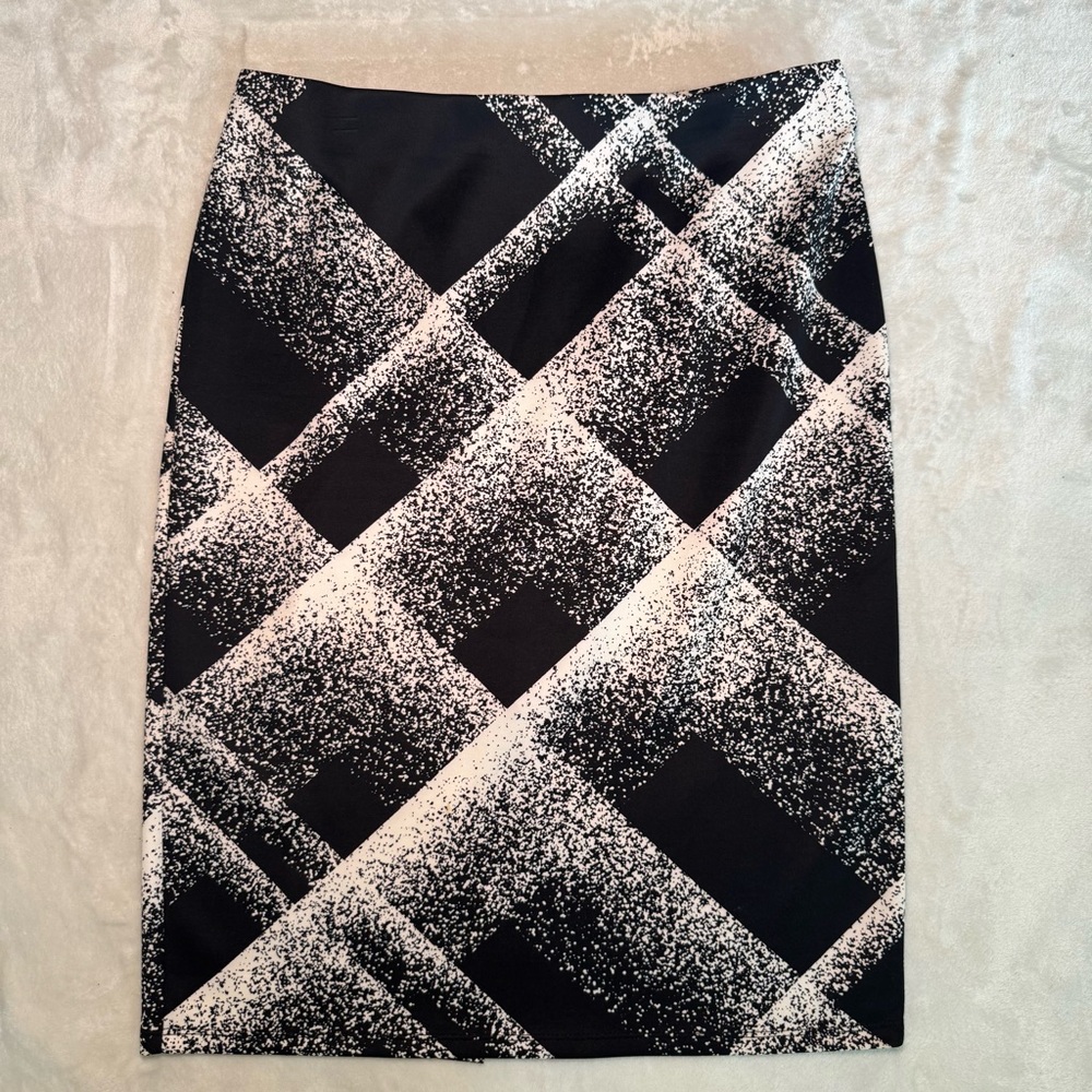 Vintage Black & White Abstract Pencil Skirt, Vintage Womens Workwear